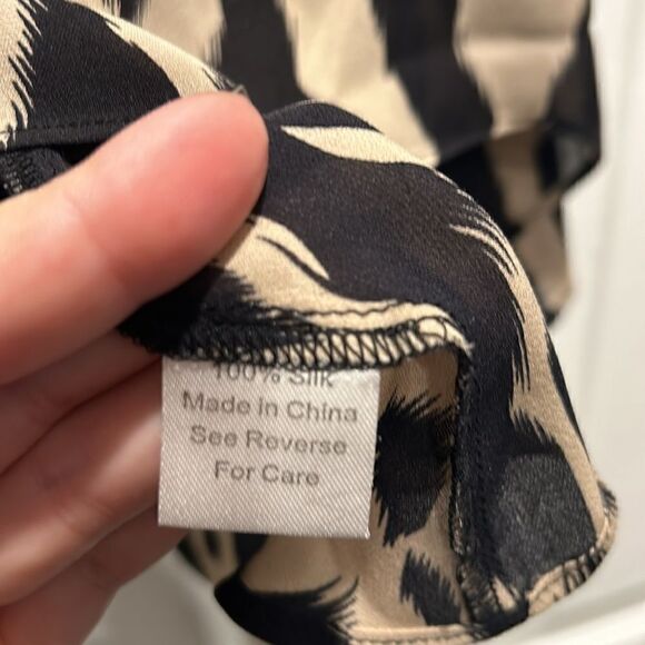 Parker Black & Tan Leopard Print Blouse, Size Medium - Picture 6 of 9